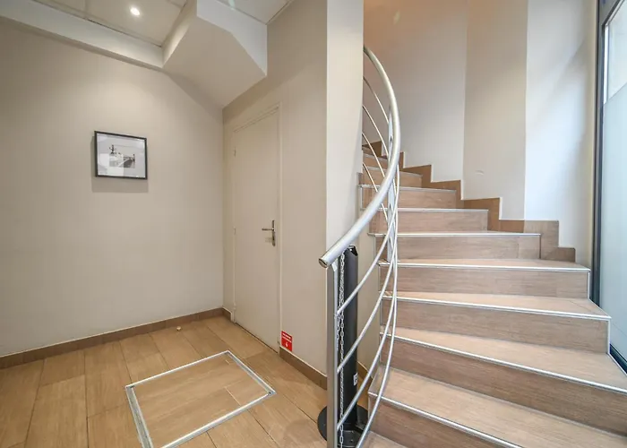 French Typical * Paris